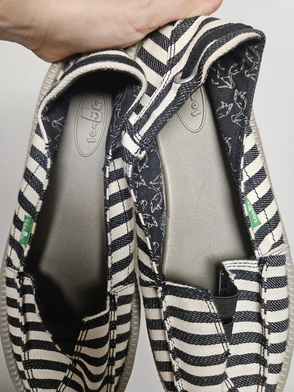 NWOT Sanuk Women’s Striped Slip-On Flats in Black & White - Picture 3 of 4
